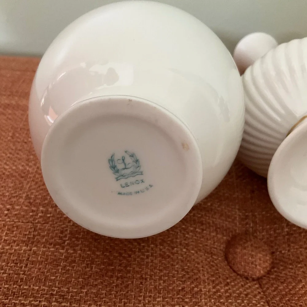 Lenox Vintage Ivory Gold Porcelain Bud Vase Set Wheat Scalloped Ribbed USA 2pc‎